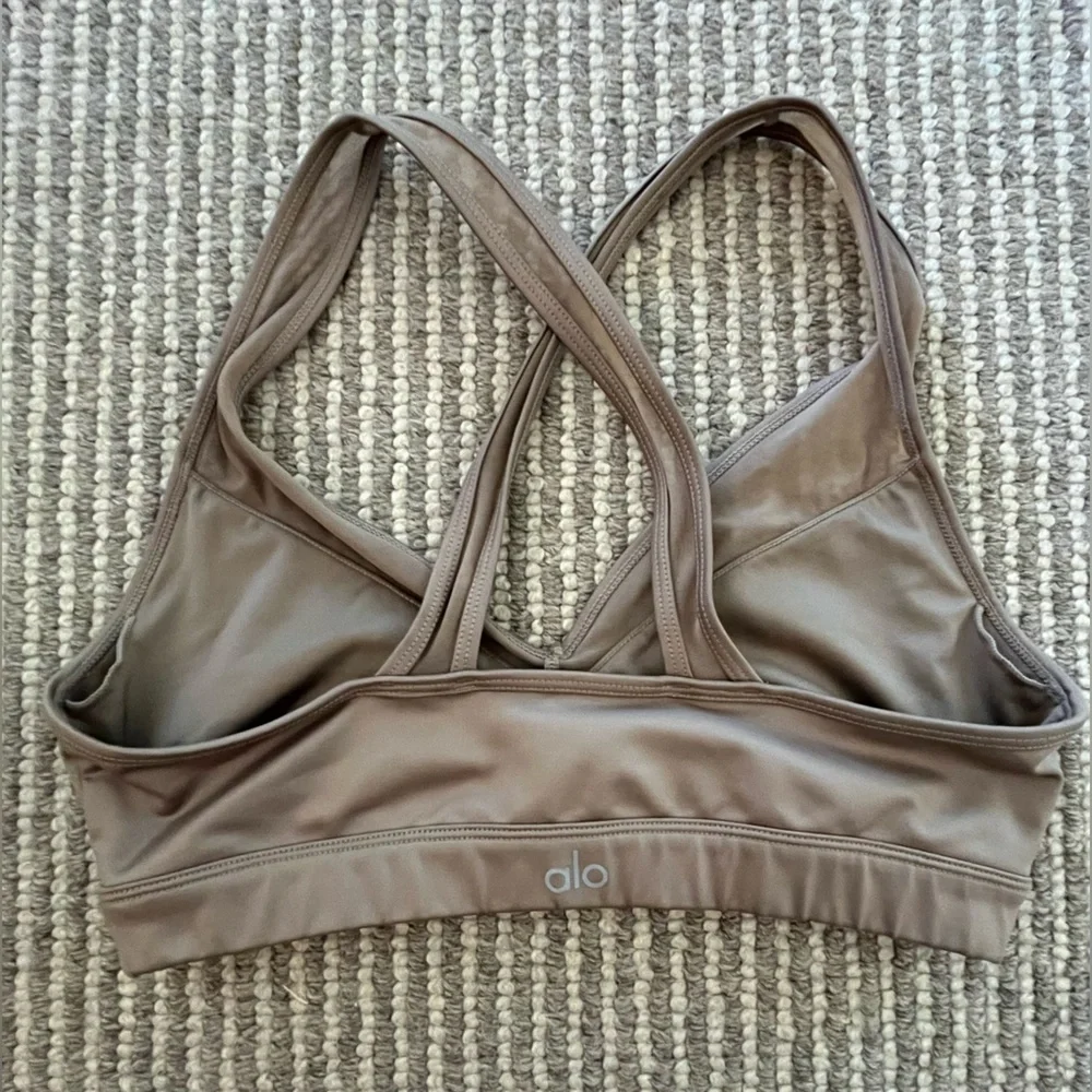 ALO Yoga Tan Sports Bra Medium - Picture 2 of 3